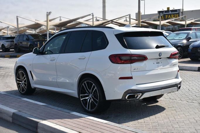 مستعملة BMW X5 40i IV (G05/G18), 3.0 l, 2019 في في الشارقة من Alfaris Used Cars، اللون أبيض.  | AUTO.AE