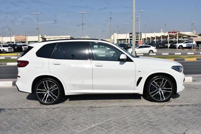 مستعملة BMW X5 40i IV (G05/G18), 3.0 l, 2019 في في الشارقة من Alfaris Used Cars، اللون أبيض.  | AUTO.AE