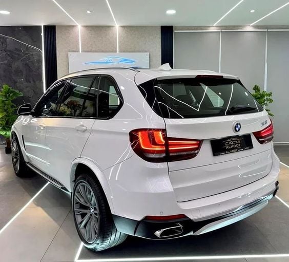 مستعملة BMW X5 50i III (F15), 4.4 l, 2016 في في الشارقة من Ayoon Alhoot Motors، اللون أبيض. مواصفات الخليج | AUTO.AE