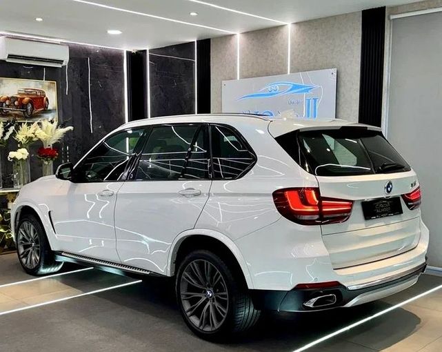 مستعملة BMW X5 50i III (F15), 4.4 l, 2016 في في الشارقة من Ayoon Alhoot Motors، اللون أبيض. مواصفات الخليج | AUTO.AE