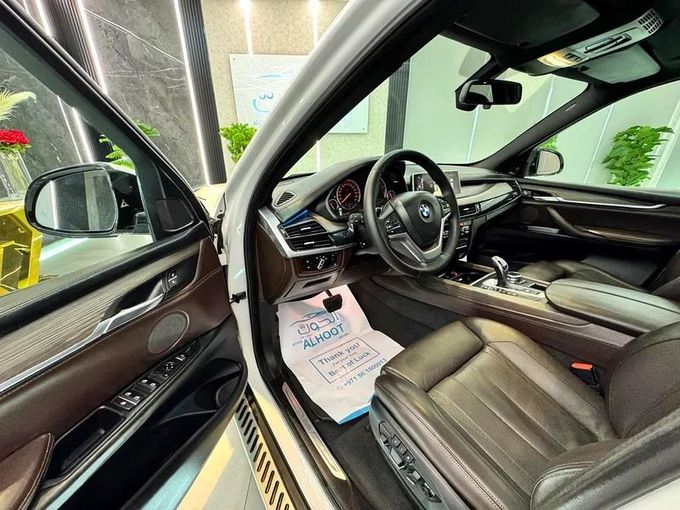 مستعملة BMW X5 50i III (F15), 4.4 l, 2016 في في الشارقة من Ayoon Alhoot Motors، اللون أبيض. مواصفات الخليج | AUTO.AE