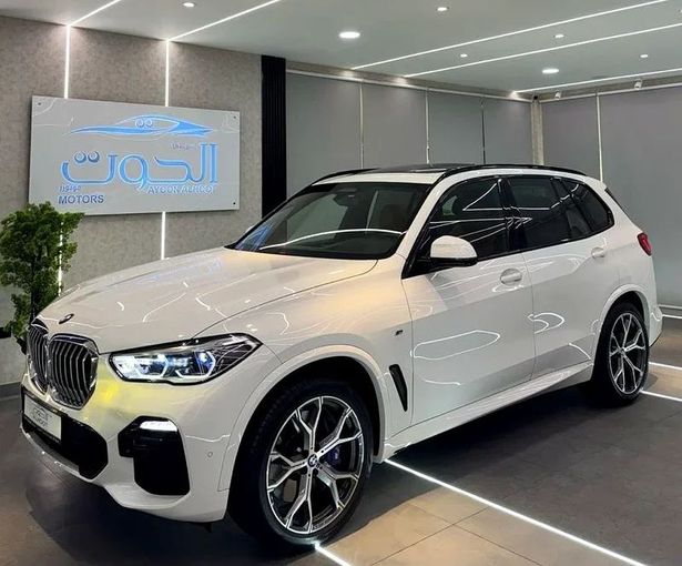 مستعملة BMW X5 50i IV (G05/G18), 4.4 l, 2020 في في الشارقة من Ayoon Alhoot Motors، اللون أبيض. مواصفات الخليج | AUTO.AE