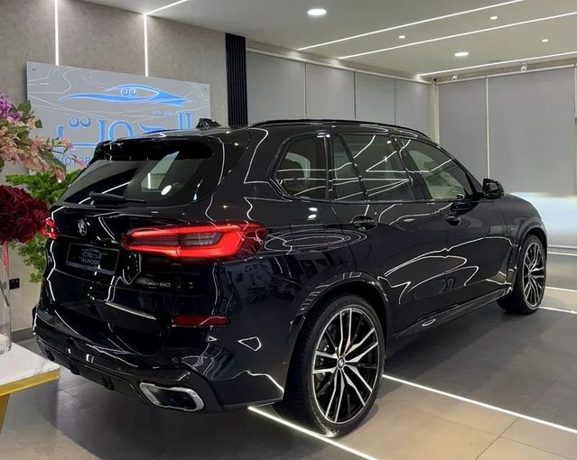 Used BMW X5 50i IV (G05), 4.4 l, 2020 in Sharjah by Ayoon Alhoot Motors, Black color. GCC Specs | AUTO.AE