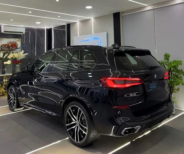 مستعملة BMW X5 50i IV (G05/G18), 4.4 l, 2020 في في الشارقة من Ayoon Alhoot Motors، اللون أسود. مواصفات الخليج | AUTO.AE