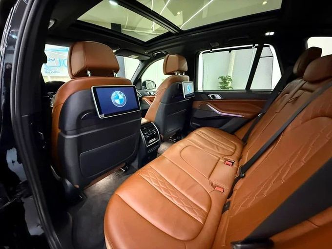 مستعملة BMW X5 50i IV (G05/G18), 4.4 l, 2020 في في الشارقة من Ayoon Alhoot Motors، اللون أسود. مواصفات الخليج | AUTO.AE