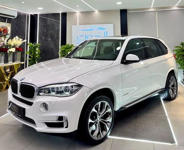 مستعملة BMW X5 50i III (F15), 4.4 l, 2015 في في الشارقة من Ayoon Alhoot Motors، اللون أبيض. مواصفات الخليج | AUTO.AE