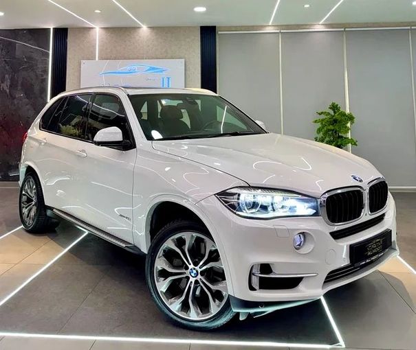 مستعملة BMW X5 50i III (F15), 4.4 l, 2015 في في الشارقة من Ayoon Alhoot Motors، اللون أبيض. مواصفات الخليج | AUTO.AE
