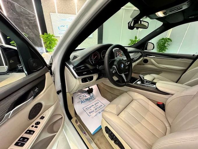 مستعملة BMW X5 50i III (F15), 4.4 l, 2015 في في الشارقة من Ayoon Alhoot Motors، اللون أبيض. مواصفات الخليج | AUTO.AE