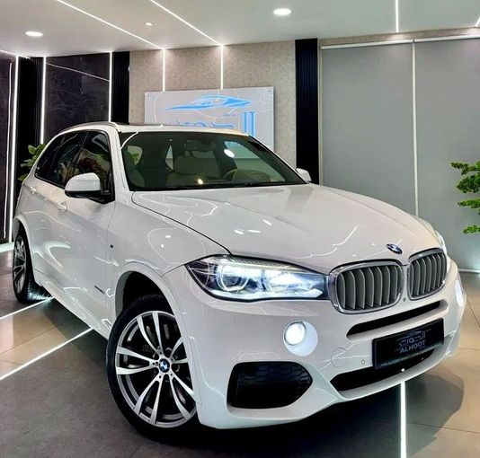 مستعملة BMW X5 50i III (F15), 4.4 l, 2015 في في الشارقة من Ayoon Alhoot Motors، اللون أبيض. مواصفات الخليج | AUTO.AE