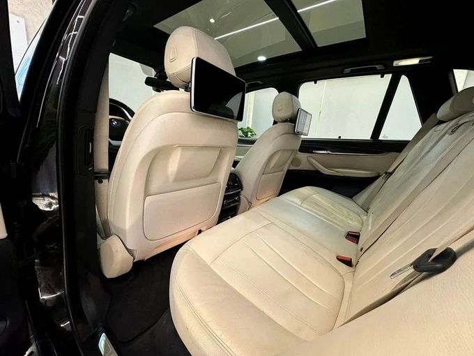 مستعملة BMW X5 35i III (F15), 3.0 l, 2016 في في الشارقة من Ayoon Alhoot Motors، اللون بني. مواصفات الخليج | AUTO.AE