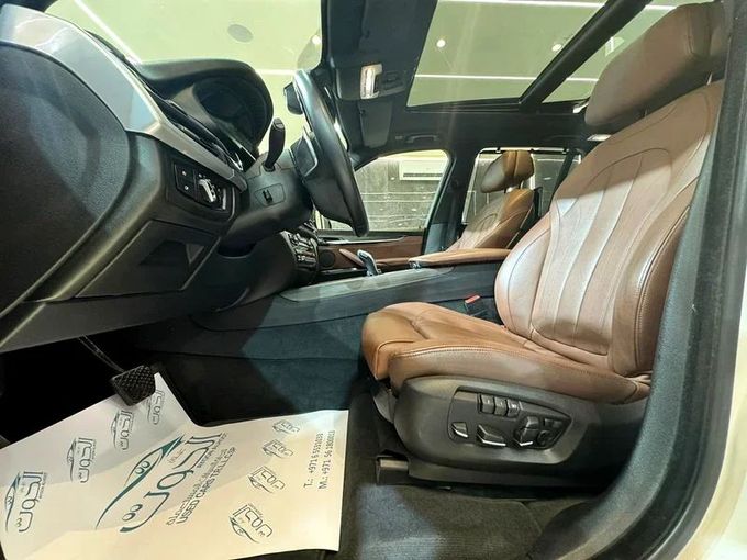 مستعملة BMW X5 35i III (F15), 3.0 l, 2015 في في الشارقة من Ayoon Alhoot Motors، اللون أبيض. مواصفات الخليج | AUTO.AE