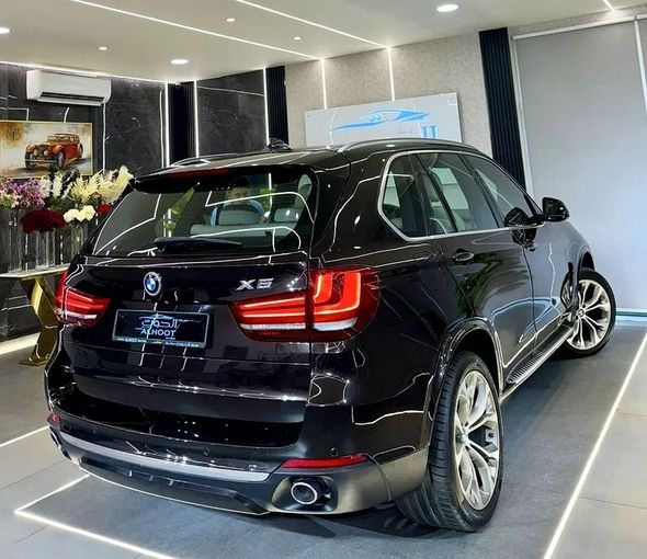مستعملة BMW X5 35i III (F15), 3.0 l, 2017 في في الشارقة من Ayoon Alhoot Motors، اللون بني. مواصفات الخليج | AUTO.AE