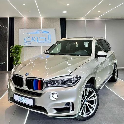 مستعملة BMW X5 35i III (F15), 3.0 l, 2017 في في الشارقة من Ayoon Alhoot Motors، اللون ذهبي. مواصفات الخليج | AUTO.AE