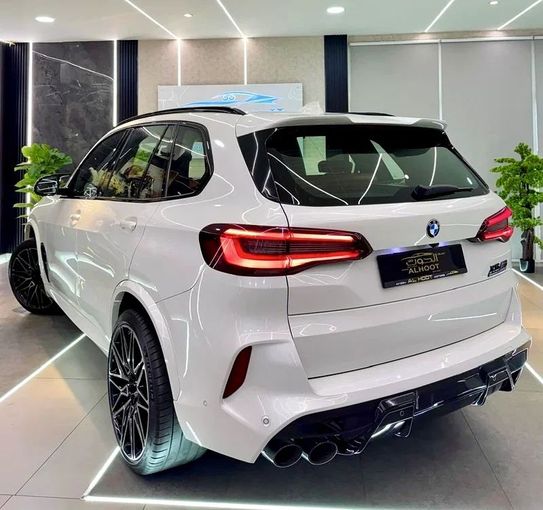 Подержанный BMW X5 50i IV (G05/G18), 4.4 л, 2020 в Шардже от Ayoon Alhoot Motors Белый цвет. GCC | AUTO.AE
