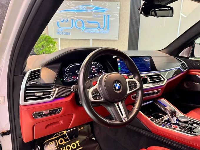 Подержанный BMW X5 50i IV (G05/G18), 4.4 л, 2020 в Шардже от Ayoon Alhoot Motors Белый цвет. GCC | AUTO.AE