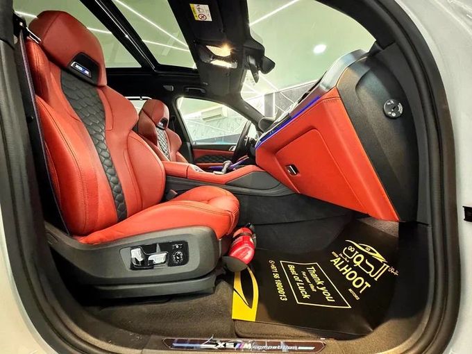 Подержанный BMW X5 50i IV (G05/G18), 4.4 л, 2020 в Шардже от Ayoon Alhoot Motors Белый цвет. GCC | AUTO.AE