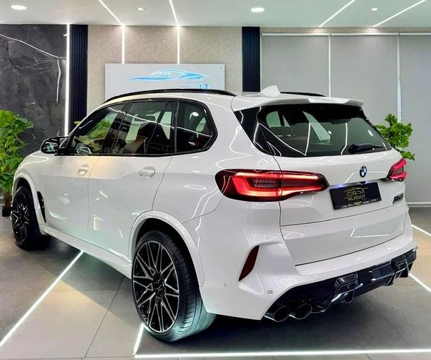 Подержанный BMW X5 50i IV (G05/G18), 4.4 л, 2020 в Шардже от Ayoon Alhoot Motors Белый цвет. GCC | AUTO.AE