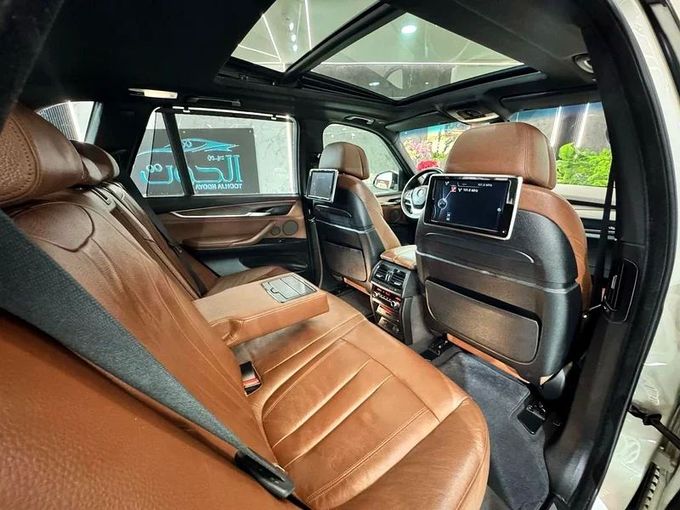 Used BMW X5 50i III (F15), 4.4 l, 2017 in Sharjah by Ayoon Alhoot Motors, Golden color. GCC Specs | AUTO.AE
