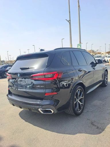 Новый BMW X5 40i IV (G05/G18), 3.0 л, 2022 в Шардже от Imad Younis Almani used Cars Черный цвет. GCC | AUTO.AE