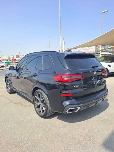 Новый BMW X5 40i IV (G05/G18), 3.0 л, 2022 в Шардже от Imad Younis Almani used Cars Черный цвет. GCC | AUTO.AE