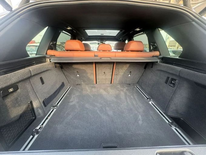 Подержанный BMW X5 35i III (F15), 3.0 л, 2015 в Шардже от Nour Alnukhba Motors Серебристый цвет. GCC | AUTO.AE