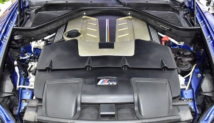 Подержанный BMW X6 M 50i I (E71) Рестайлинг, 4.4 л, 2013 в Шардже от Honey Gidosha Used Cars Tr. Синий цвет. GCC | AUTO.AE