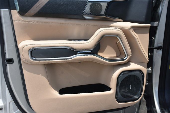 جديدة BYD FangChengBao Leopard 8, 2.0 l, 2025 في في الشارقة من Alfaris Used Cars، اللون لون آخر.  | AUTO.AE