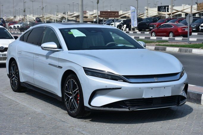 Новый BYD Han L, 2025 в Шардже от Alfaris Used Cars Серебристый цвет.  | AUTO.AE