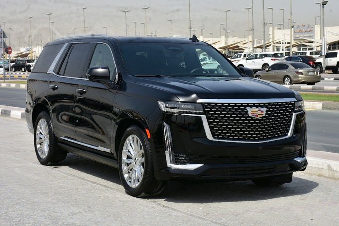 Подержанный Cadillac Escalade V, 6.2 л, 2023 в Шардже от Alfaris Used Cars Черный цвет.  | AUTO.AE