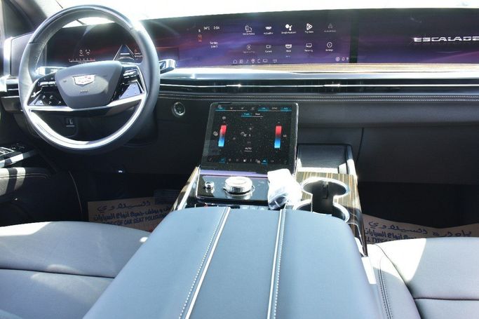 جديدة Cadillac Escalade ESV شد الوجه V, 6.2 l, 2025 في في الشارقة من Alfaris Used Cars، اللون أسود.  | AUTO.AE