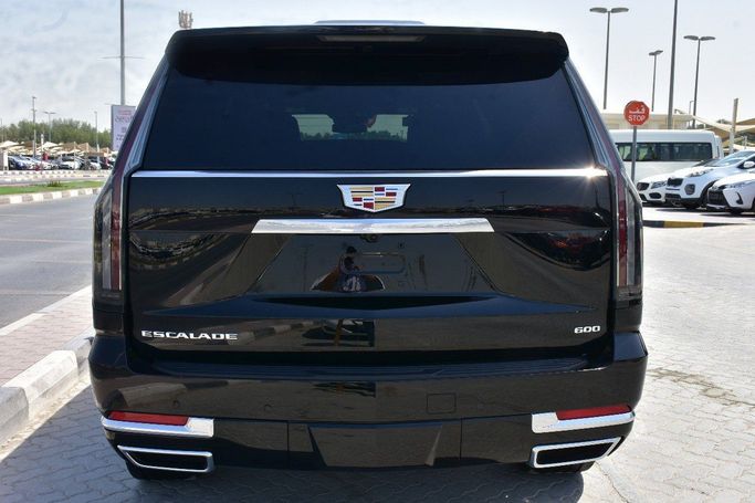 جديدة Cadillac Escalade ESV شد الوجه V, 6.2 l, 2025 في في الشارقة من Alfaris Used Cars، اللون أسود.  | AUTO.AE