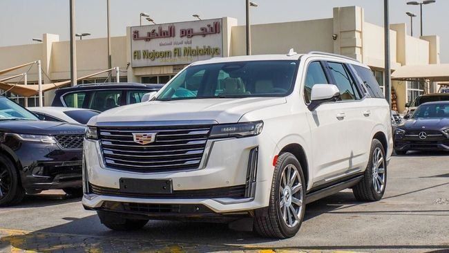 Used Cadillac Escalade V, 6.2 l, 2021 in Sharjah by Alnujoom Al Malakiah Used Cars, White color. GCC Specs | AUTO.AE