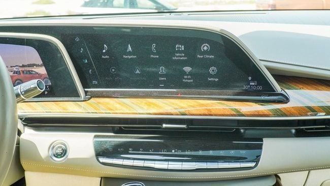 Used Cadillac Escalade V, 6.2 l, 2021 in Sharjah by Alnujoom Al Malakiah Used Cars, White color. GCC Specs | AUTO.AE