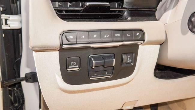 Used Cadillac Escalade V, 6.2 l, 2021 in Sharjah by Alnujoom Al Malakiah Used Cars, White color. GCC Specs | AUTO.AE