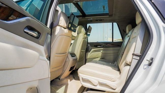 Used Cadillac Escalade V, 6.2 l, 2021 in Sharjah by Alnujoom Al Malakiah Used Cars, White color. GCC Specs | AUTO.AE