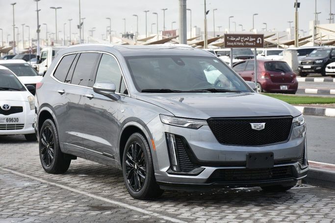 Подержанный Cadillac XT6 I, 3.6 л, 2022 в Шардже от Alfaris Used Cars Серый цвет.  | AUTO.AE