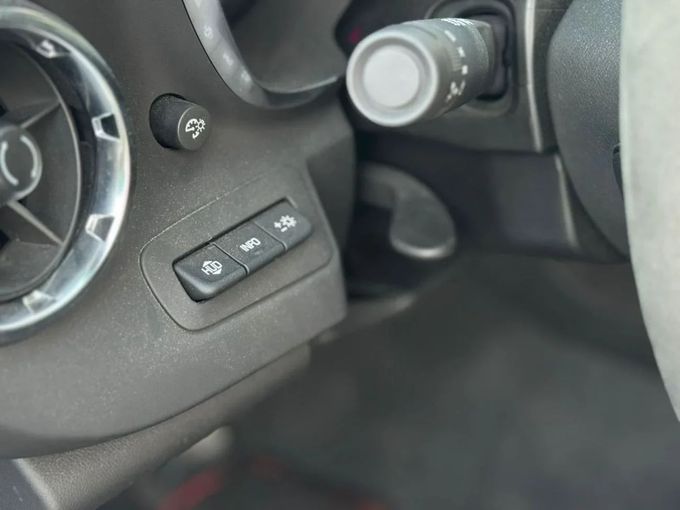 Подержанный Chevrolet Camaro VI Рестайлинг, 6.2 л, 2022 в Шардже от Nour Alnukhba Motors Синий цвет. Американская | AUTO.AE