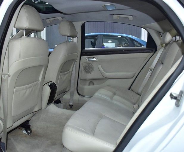 Used Chevrolet Caprice VI, 3.6 l, 2009 in Sharjah by Honey Gidosha Used Cars Tr., White color.  | AUTO.AE
