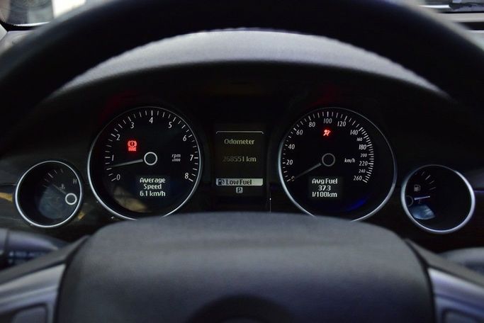 Used Chevrolet Caprice VI, 3.6 l, 2009 in Sharjah by Honey Gidosha Used Cars Tr., White color.  | AUTO.AE
