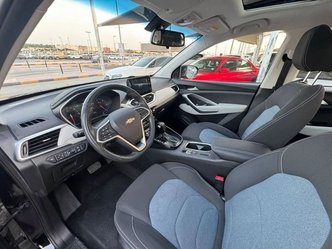 Подержанный Chevrolet Captiva II, 1.5 л, 2022 в Шардже от Nour Alnukhba Motors Черный цвет. GCC | AUTO.AE