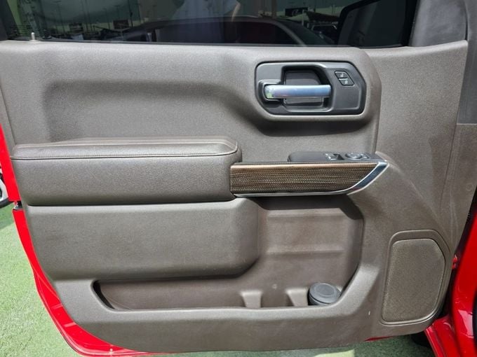 Used Chevrolet Silverado IV (T1XX), 5.3 l, 2021 in Sharjah by Rebou Najd Used Cars, Red color. GCC Specs | AUTO.AE
