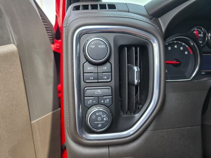 Used Chevrolet Silverado IV (T1XX), 5.3 l, 2021 in Sharjah by Rebou Najd Used Cars, Red color. GCC Specs | AUTO.AE