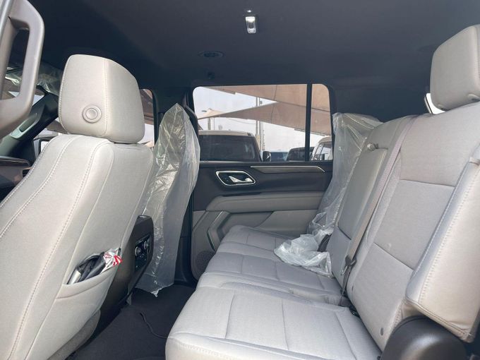 Новый Chevrolet Suburban XIII, 6.2 л, 2023 в Шардже от Al Aram Cars Белый цвет. GCC | AUTO.AE