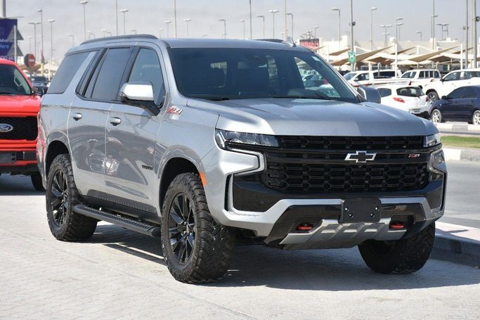 Подержанный Chevrolet Tahoe V, 5.3 л, 2023 в Шардже от Alfaris Used Cars Серый цвет.  | AUTO.AE