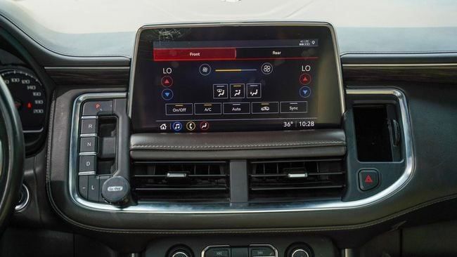 Used Chevrolet Tahoe V, 5.3 l, 2021 in Sharjah by Alnujoom Al Malakiah Used Cars, White color. GCC Specs | AUTO.AE