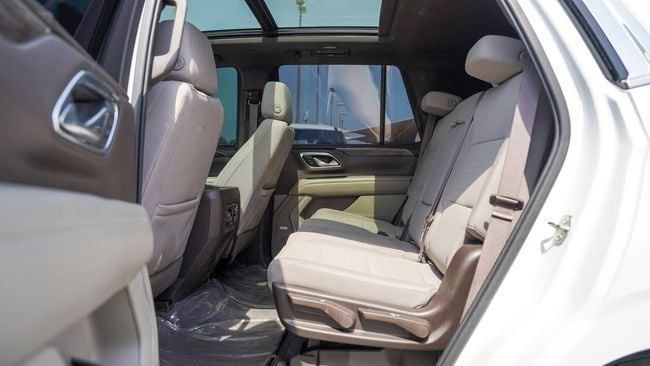 Used Chevrolet Tahoe V, 5.3 l, 2021 in Sharjah by Alnujoom Al Malakiah Used Cars, White color. GCC Specs | AUTO.AE
