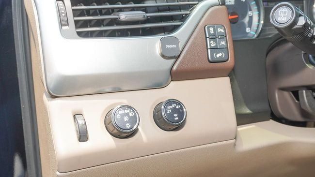 Подержанный Chevrolet Tahoe IV, 6.2 л, 2018 в Шардже от Alnujoom Al Malakiah Used Cars Черный цвет. GCC | AUTO.AE