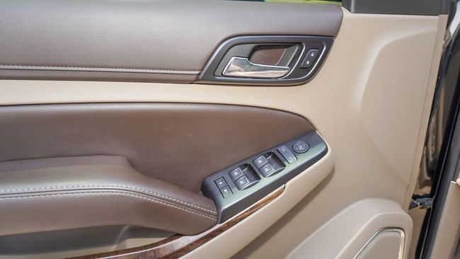 Подержанный Chevrolet Tahoe IV, 6.2 л, 2018 в Шардже от Alnujoom Al Malakiah Used Cars Черный цвет. GCC | AUTO.AE