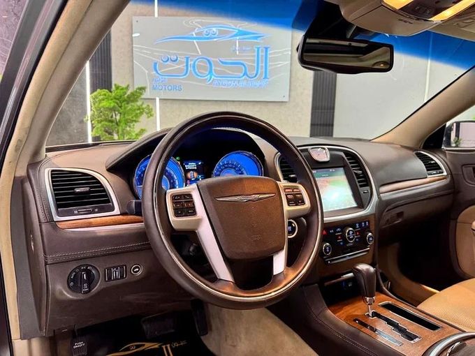 Used Chrysler 300C II Facelift, 3.6 l, 2015 in Sharjah by Ayoon Alhoot Motors, Grey color. GCC Specs | AUTO.AE