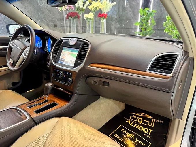 Used Chrysler 300C II Facelift, 3.6 l, 2015 in Sharjah by Ayoon Alhoot Motors, Grey color. GCC Specs | AUTO.AE